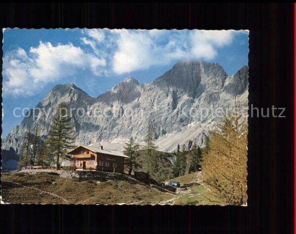 Thuerlwandhuette mit Dachstein Südwänden Schutzhütte