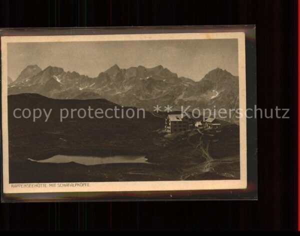 Rappenseehuette mit Schafalpköpfe See Berghütte Allgäue