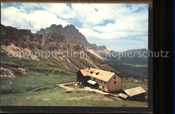 Schlueterhuette gegen Geislergruppe Schutzhaus Dolomite