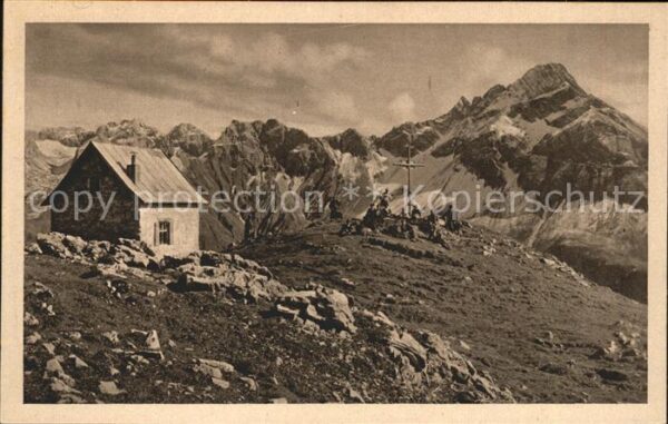 Mindelheimerhuette Schutzhaus in Schafalpengruppe mit Bibe