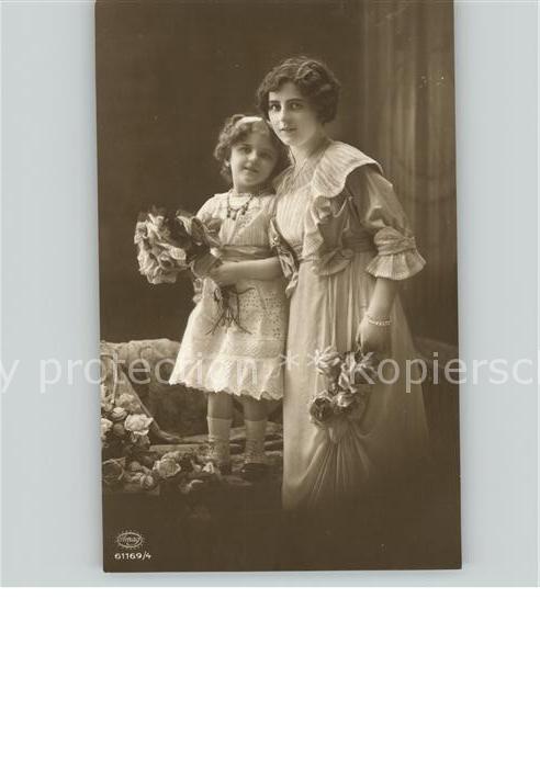 Frauen Kind Blumenstrauss