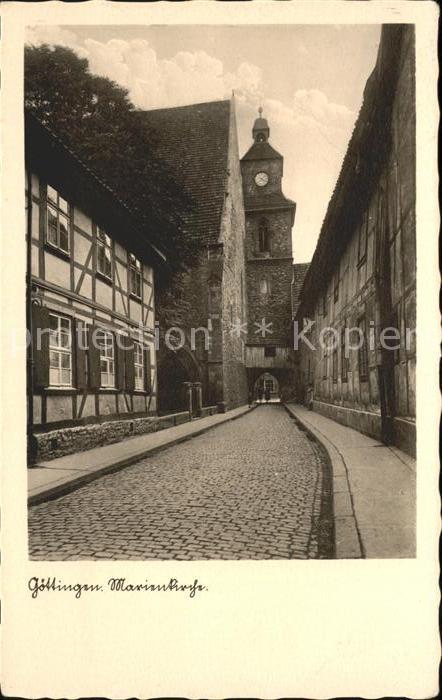 Goettingen Niedersachsen Strassenwinkel mit Marienkirche