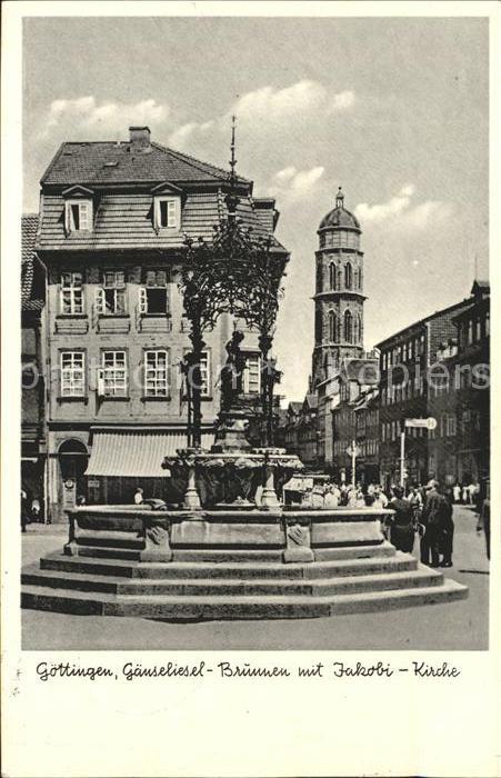 Goettingen Niedersachsen Gänseliesel-Brunnen mit Jakobi-Kirche