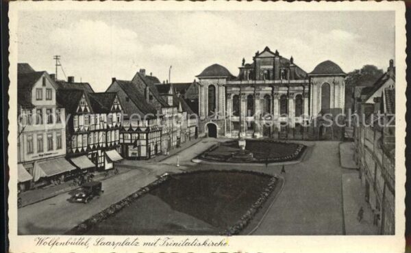 Wolfenbuettel Saarplatz mit Trinitatiskirche