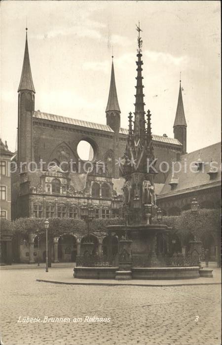 Luebeck Brunnen am Rathaus