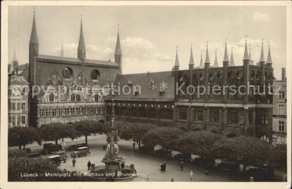 Luebeck Marktplatz Rathaus Brunnen