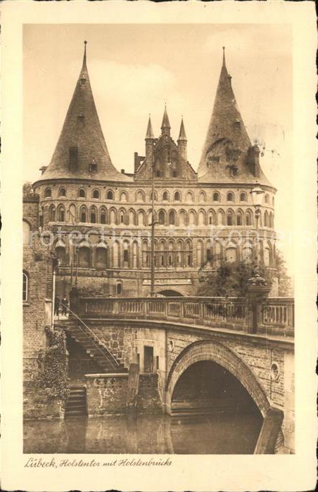 Luebeck Holstentor und Holstenbrücke Trave