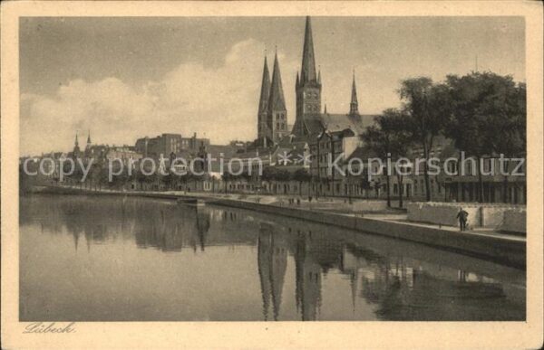 Luebeck Partie an der Trave Kirche