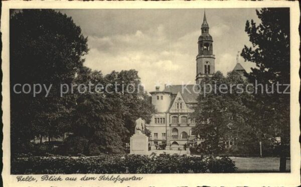 Celle Niedersachsen Blick aus dem Schlossgarten Denkmal Kir