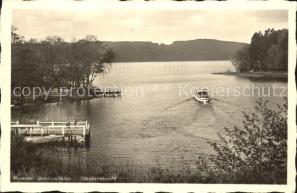 Malente-Gremsmuehlen Dieksee Bucht Steg Boot