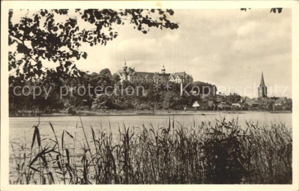 Ploen See Blick zum Schloss Kirche Uferpartie am
