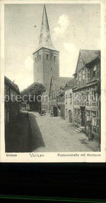 Uelzen Lueneburger Heide Pastorenstrasse mit Kirchturm
