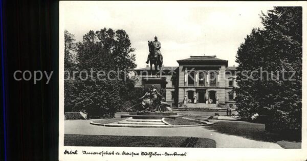 Kiel Universität mit Kaiser-Wilhelm-Denkmal