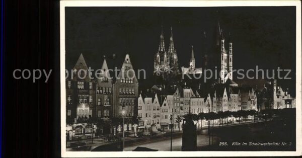 Koeln Rhein Münster im Scheinwerferlicht