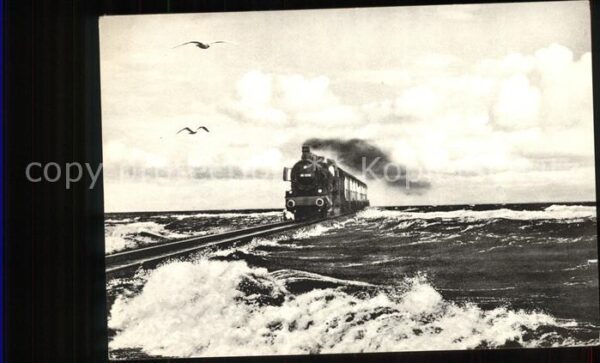 Sylt Eisenbahnzug auf dem Hindenburgdamm