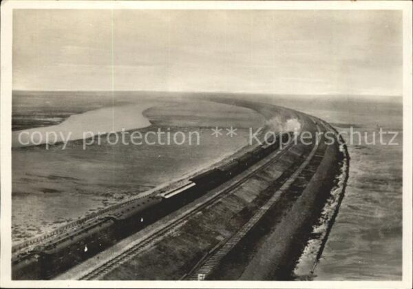 Westerland Sylt Eisenbahnzug auf dem Hindenburgdamm