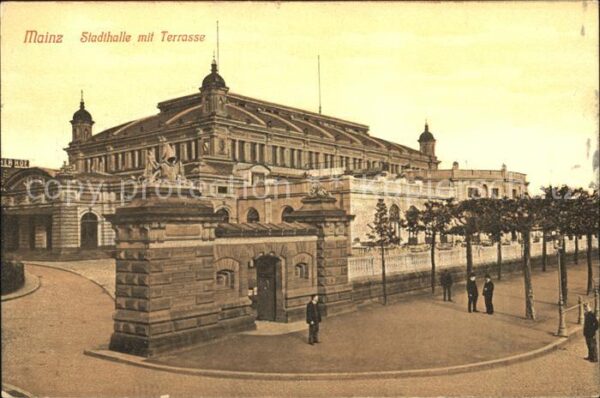 Mainz Rhein Stadthalle mit Terrasse