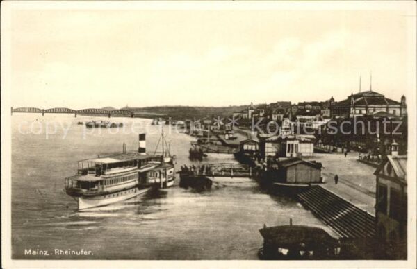 Mainz Rhein Rheinufer mit Ausflugsschiff