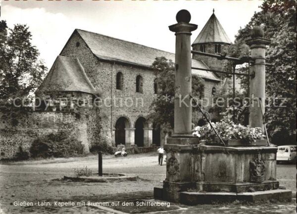 Giessen Lahn Kapelle mit Brunnen auf dem Schiffenber