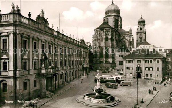 Passau Residenzplatz mit Dom und Wittelsbacher