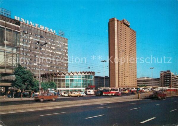 Warszawa Ulica Marszalkowska w glebi hotel Forum