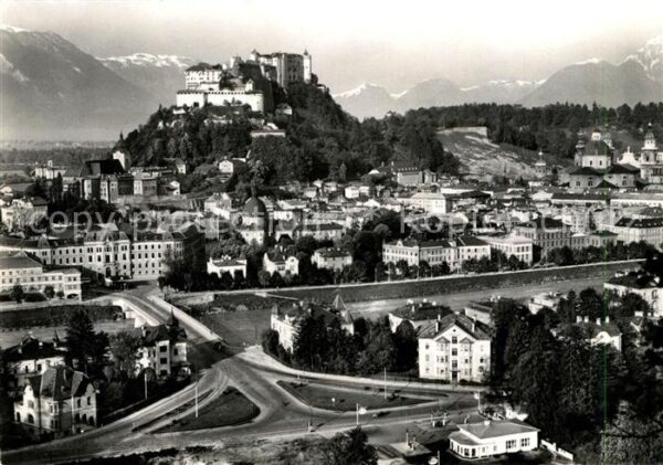 Salzburg Oesterreich mit Lattengebirge und Stauffen