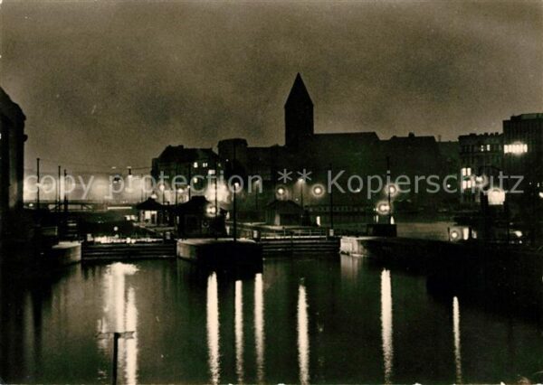 Berlin Mühlendammschleuse bei Nacht