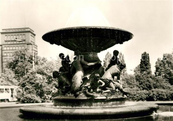 Dresden Brunnen Platz der Einheit