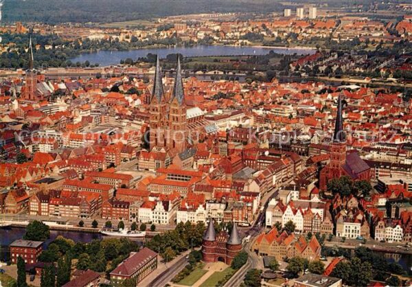 Luebeck Fliegeraufnahme mit Holstentor St Petri