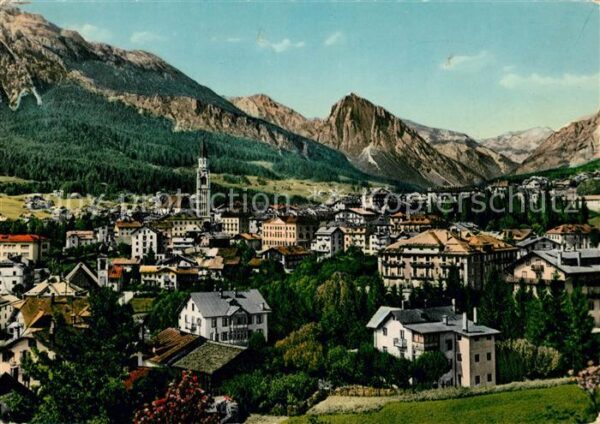 Cortina d Ampezzo Stadtpanorama mit Dolomiten