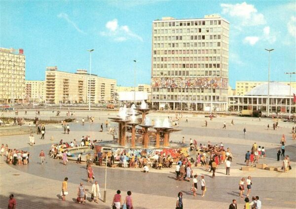 Berlin Alexanderplatz Wasserspiele Haus des Le