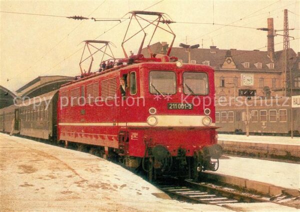 Lokomotive Schnellzuglokomotive 211 001-3 Bahnhof