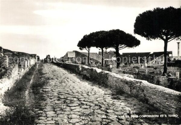 Ostia Via delle Corporazioni Teatro