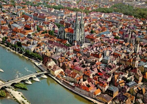 Regensburg Stadtzentrum mit Dom Fliegeraufnahme