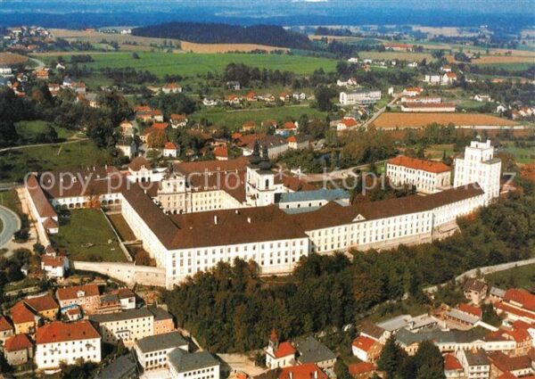 Kremsmuenster Fliegeraufnahme Benediktinerstift