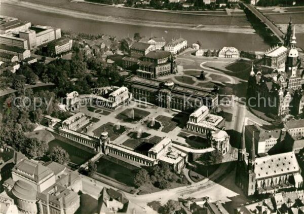Dresden Fliegeraufnahme Zwinger und Theaterplat