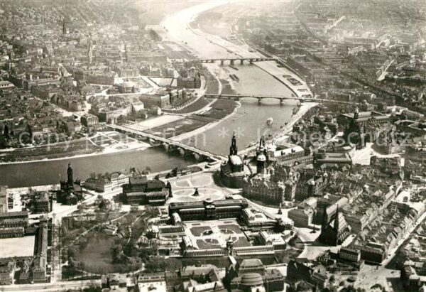 Dresden Fliegeraufnahme mit Elbe