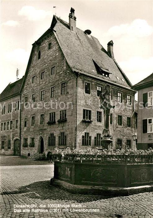 Dinkelsbuehl Rathaus mit Löwenbrunnen