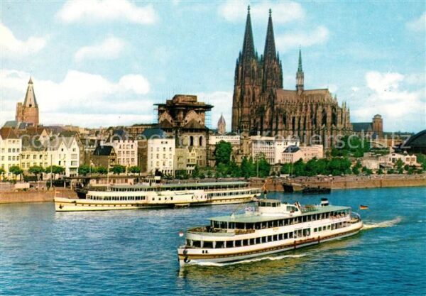 Motorschiffe Köln am Rhein Rheinufer Dom