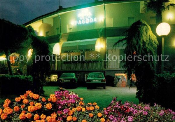 Sirmione Lago di Garda Hotel Villa Pagoda bei Nacht Blumen