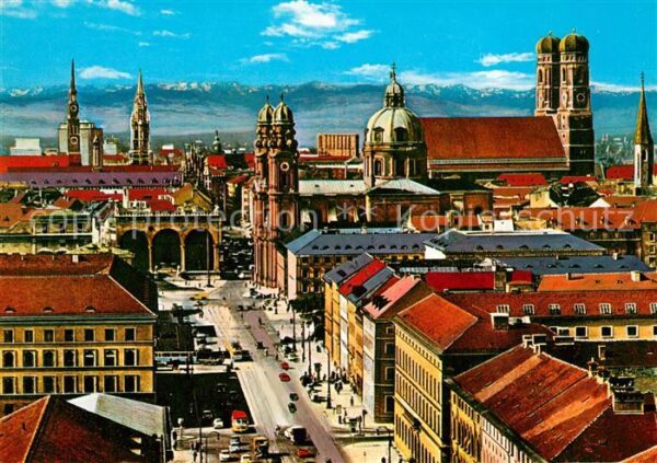 Muenchen Ludwigstrasse mit Blick auf Zentrum Fra