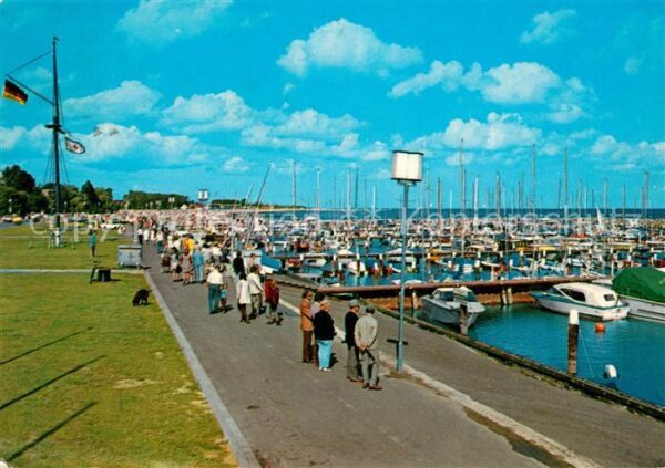 Groemitz Ostseebad Yachthafen Promenade
