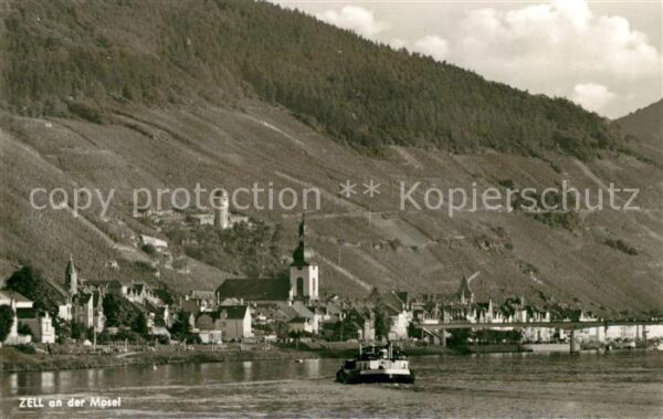 Zell Mosel Blick über die Mosel Dampfer