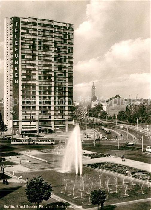 Berlin Ernst Reuter Platz mit Springbrunnen Te