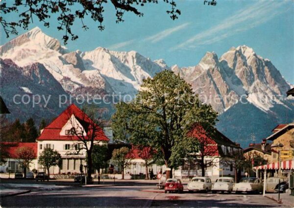 Garmisch-Partenkirchen Marktplatz gegen Zugspitzgruppe Wetters