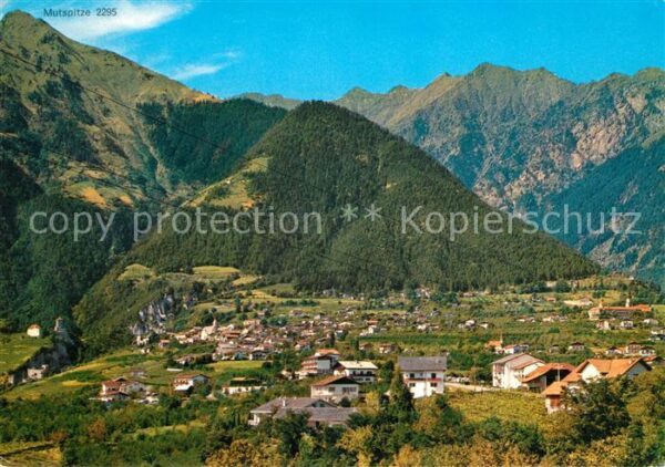 Dorf Tirol Gesamtansicht mit Alpenpanorama