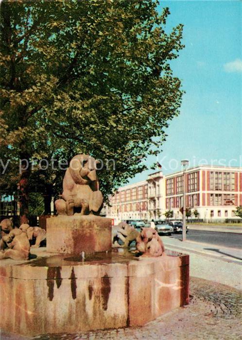 Berlin Staatsratsgebäude Brunnen