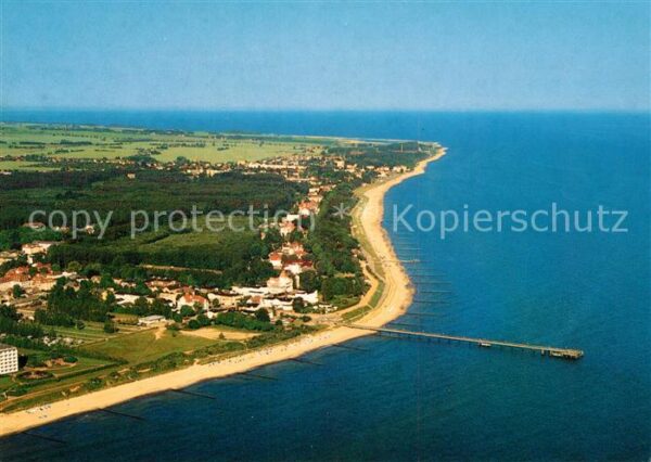 Kuehlungsborn Ostseebad mit Ortsteil Ost und Seebrücke Fliegera