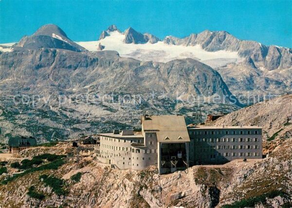 Krippenstein Berghaus mit König Dachstein