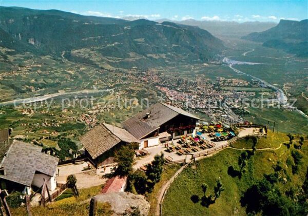 Dorf Tirol Fliegeraufnahme mit Vellau Leiteralm un